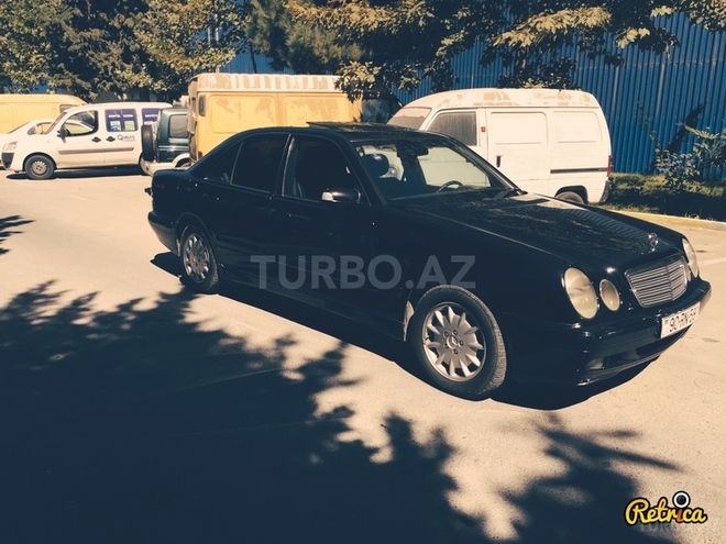Mercedes E 220 2002, 270,000 km - 0.3 л - Bakı