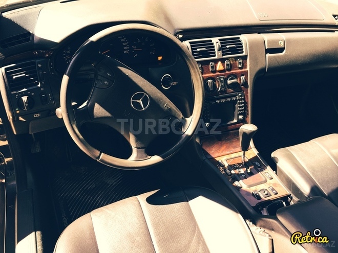 Mercedes E 220 2002, 270,000 km - 0.3 л - Bakı
