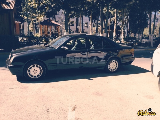 Mercedes E 220 2002, 270,000 km - 0.3 л - Bakı