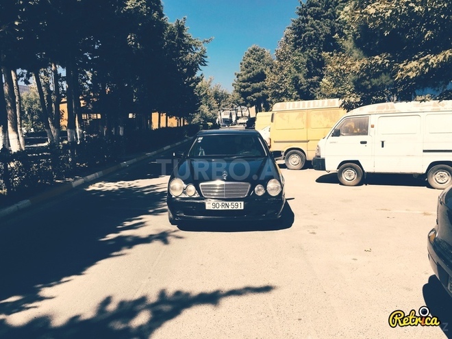 Mercedes E 220 2002, 270,000 km - 0.3 л - Bakı