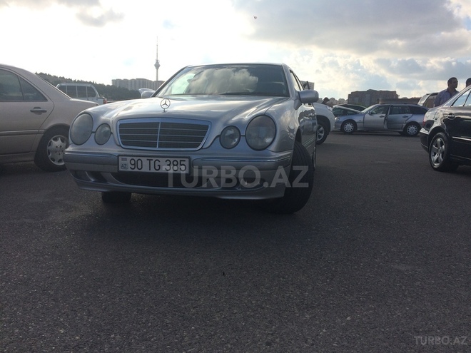 Mercedes E 220 2000, 247,500 km - 2.2 l - Bakı