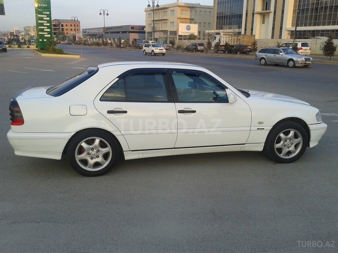 Mercedes C 220 1999, 350,000 km - 2.2 l - Bakı