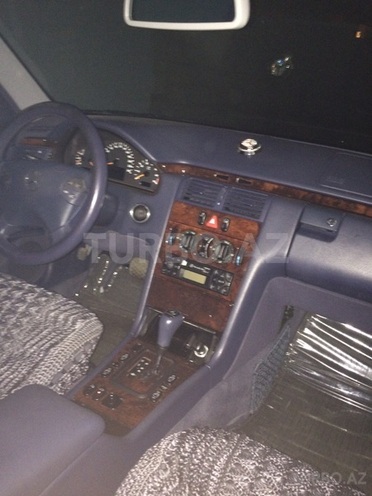 Mercedes E 240 2000, 117,000 km - 2.4 л - Bakı