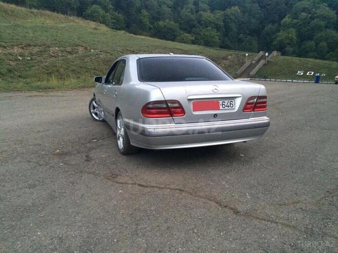 Mercedes E 220 2001, 188,000 km - 2.2 l - Bakı