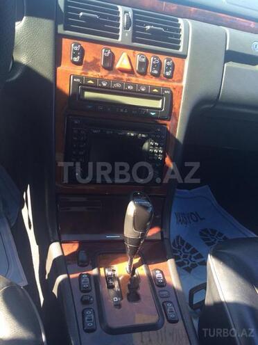 Mercedes E 220 2001, 188,000 km - 2.2 l - Bakı