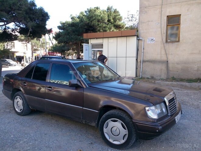 Mercedes E 200 1993, 60,000 km - 0.2 l - Bakı