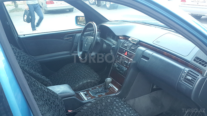 Mercedes E 200 1997, 286,000 km - 2.0 l - Bakı