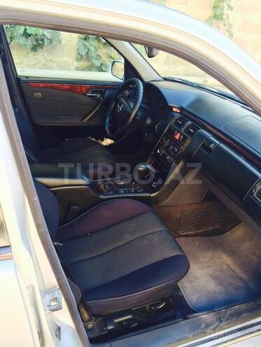 Mercedes E 220 2002, 220,000 km - 2.2 л - Bakı