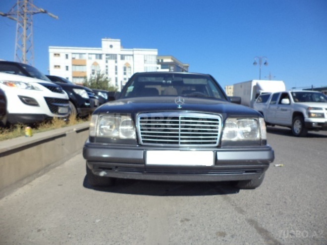 Mercedes E 220 1994, 320,000 km - 2.2 л - Bakı