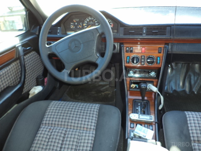 Mercedes E 220 1994, 320,000 km - 2.2 л - Bakı