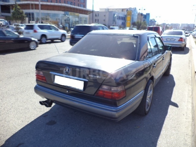 Mercedes E 220 1994, 320,000 km - 2.2 л - Bakı