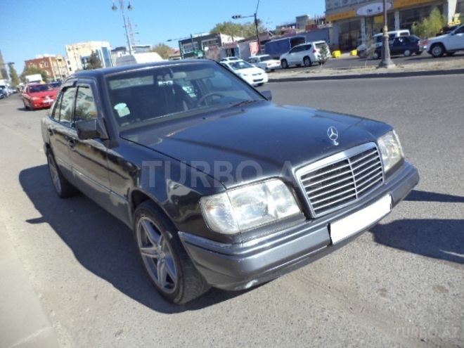 Mercedes E 220 1994, 320,000 km - 2.2 л - Bakı