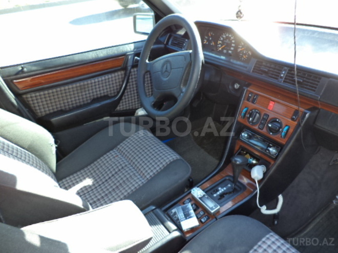 Mercedes E 220 1994, 320,000 km - 2.2 л - Bakı