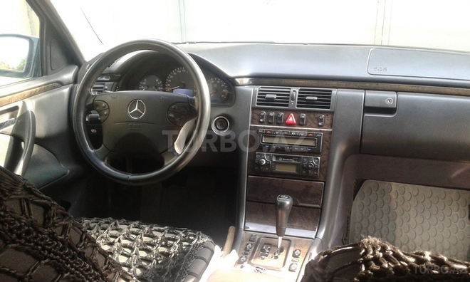 Mercedes E 240 2000, 118,000 km - 2.6 l - Bakı