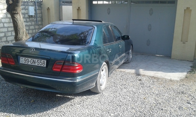 Mercedes E 240 2000, 118,000 km - 2.6 l - Bakı