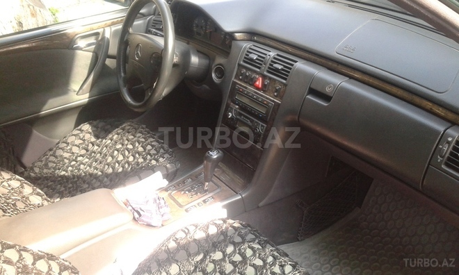 Mercedes E 240 2000, 118,000 km - 2.6 l - Bakı
