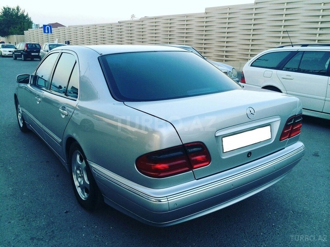 Mercedes E 270 2000, 261,000 km - 2.7 л - Bakı