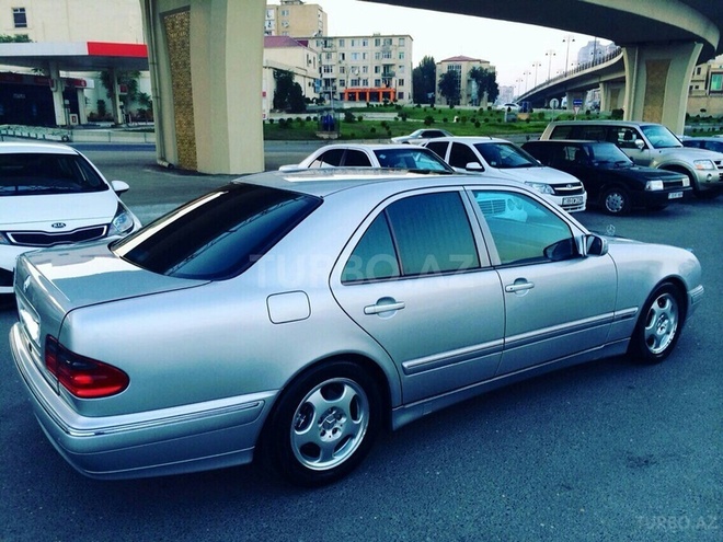 Mercedes E 270 2000, 261,000 km - 2.7 л - Bakı