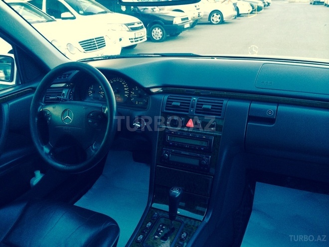 Mercedes E 270 2000, 261,000 km - 2.7 л - Bakı