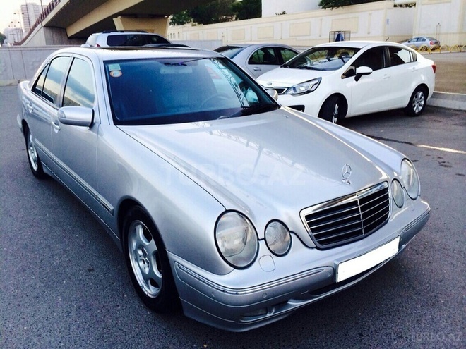 Mercedes E 270 2000, 261,000 km - 2.7 л - Bakı