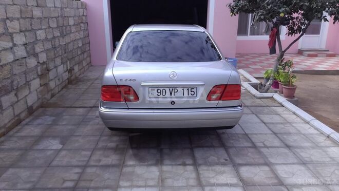 Mercedes E 240 1999, 230,000 km - 2.4 l - Bakı