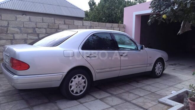 Mercedes E 240 1999, 230,000 km - 2.4 l - Bakı