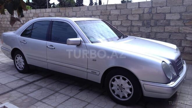 Mercedes E 240 1999, 230,000 km - 2.4 l - Bakı