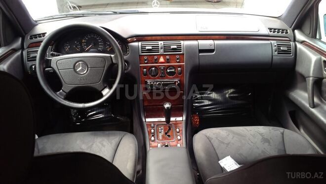 Mercedes E 240 1999, 230,000 km - 2.4 l - Bakı