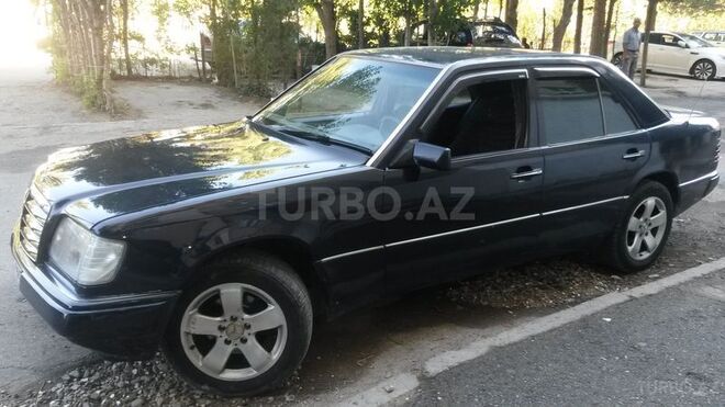 Mercedes E 280 1993, 310,000 km - 2.8 л - Bakı