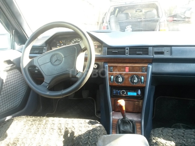 Mercedes E 280 1993, 310,000 km - 2.8 л - Bakı