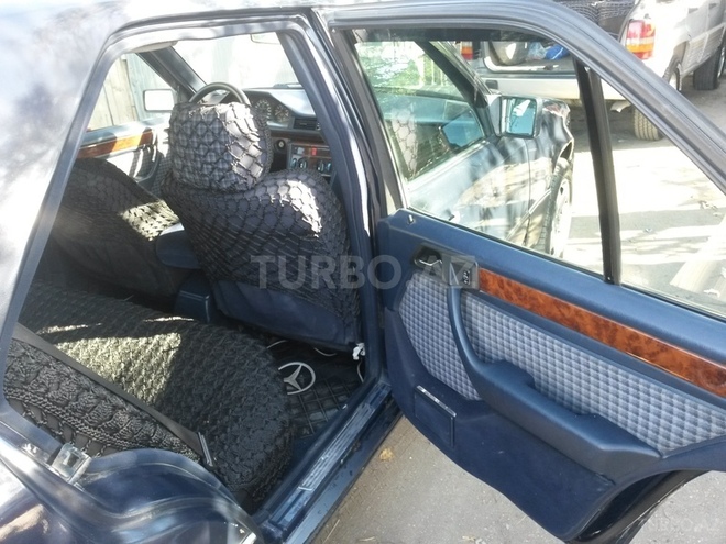 Mercedes E 280 1993, 310,000 km - 2.8 л - Bakı