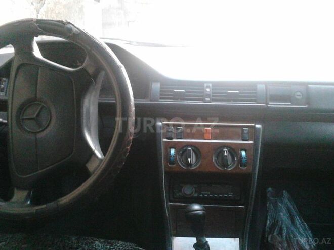 Mercedes E 200 1993, 300,000 km - 2.0 l - Bakı
