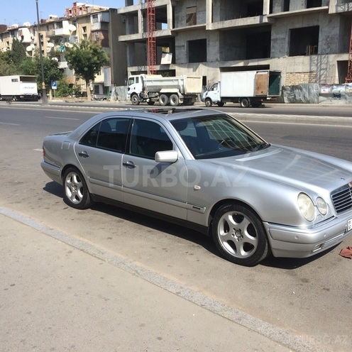 Mercedes E 240 1999, 211,000 km - 2.4 l - Bakı