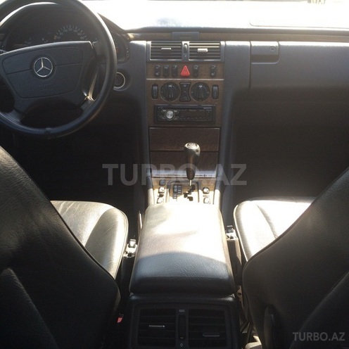 Mercedes E 240 1999, 211,000 km - 2.4 l - Bakı