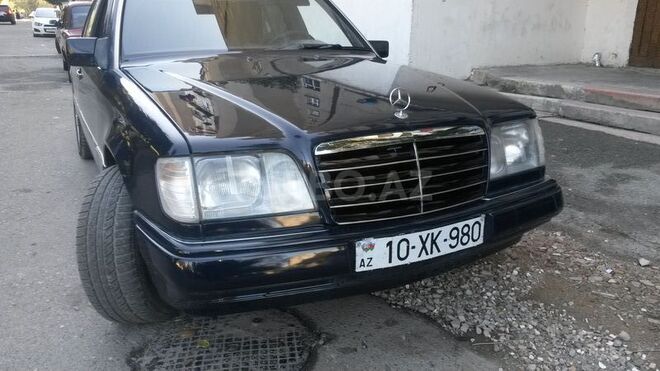 Mercedes E 280 1993, 310,000 km - 2.8 л - Bakı