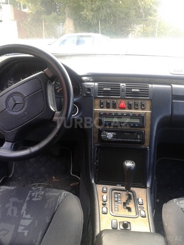 Mercedes E 240 1998, 239,000 km - 2.4 l - Bakı