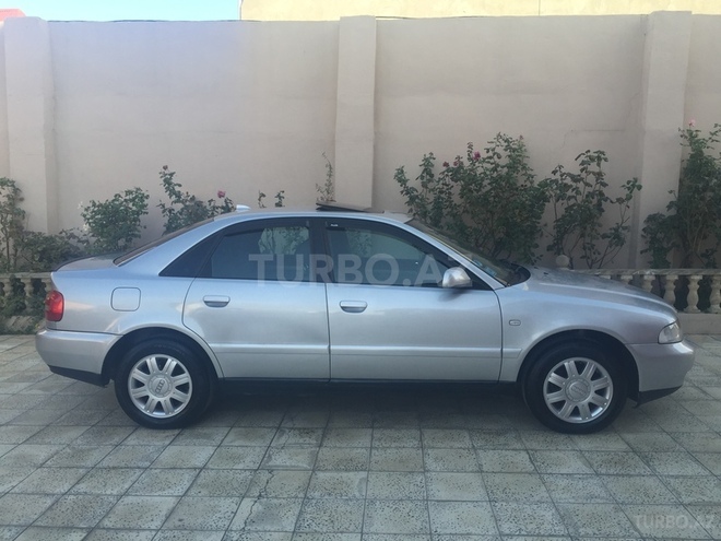 Audi A4 1999, 239,000 km - 1.8 л - Bakı