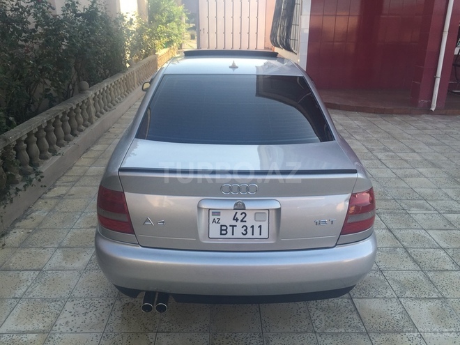 Audi A4 1999, 239,000 km - 1.8 л - Bakı