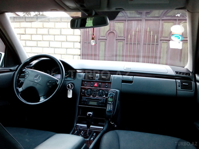 Mercedes E 220 2000, 315,000 km - 2.2 l - Bakı