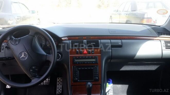 Mercedes E 280 1999, 275,000 km - 2.8 l - Bakı