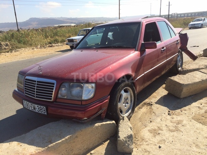 Mercedes E 200 1994, 280,000 km - 2.0 l - Bakı