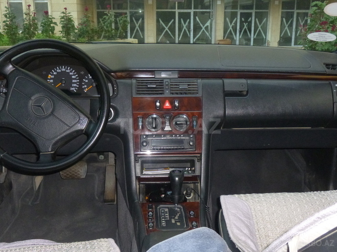 Mercedes E 240 1998, 257,300 km - 2.4 l - Bakı