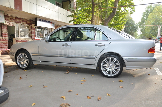 Mercedes E 240 1999, 138,000 km - 2.4 l - Bakı