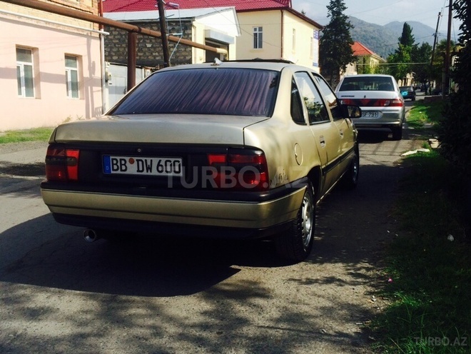 Opel Vectra 1991, 260,000 km - 2.1 l - Bakı