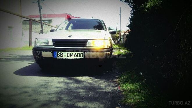 Opel Vectra 1991, 260,000 km - 2.1 l - Bakı