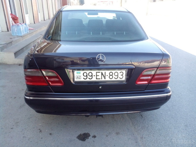Mercedes E 220 1999, 243,000 km - 2.2 l - Bakı