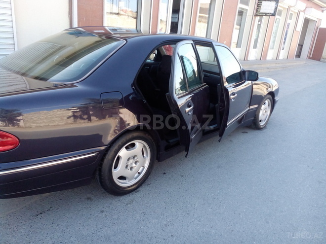 Mercedes E 220 1999, 243,000 km - 2.2 l - Bakı
