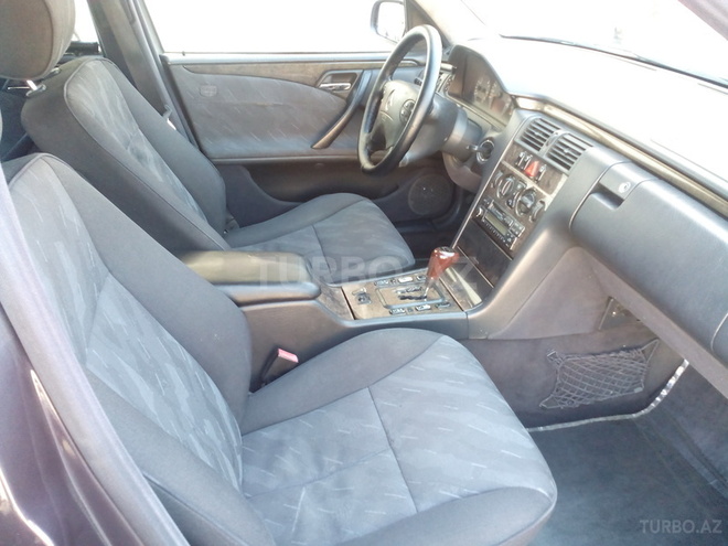 Mercedes E 220 1999, 243,000 km - 2.2 l - Bakı