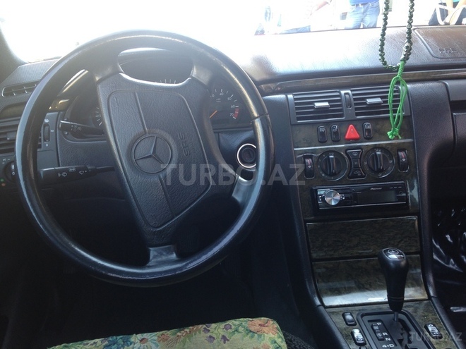 Mercedes E 230 1998, 250,000 km - 2.3 l - Bakı