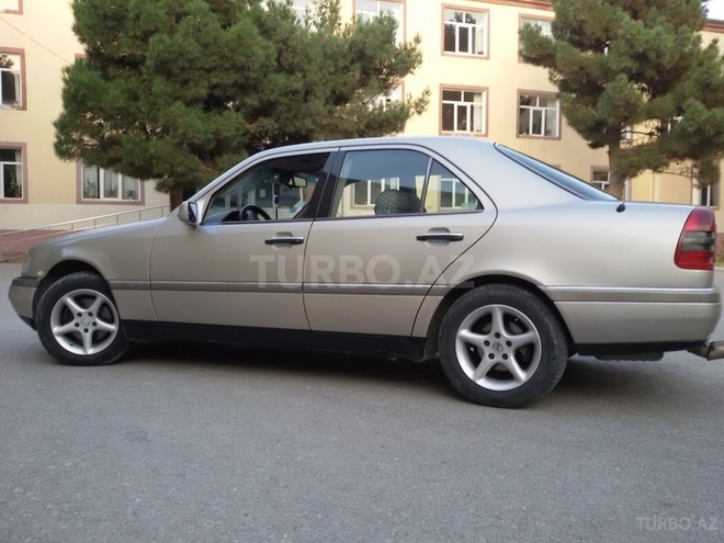 Mercedes C 200 1995, 258,118 km - 2.0 l - Bakı